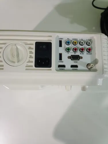 projetor exbom 2600 muito top  pouco usado em video game