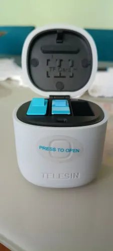Carregador Triplo Compatível com GoPro9 e Hero 10 Black + 2 Baterias Extras - Telesin