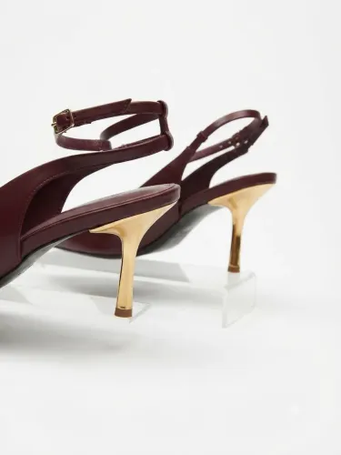 Scarpin efeito couro Cor Marsala e salto dourado Tamanho 38 Em ótimo estado