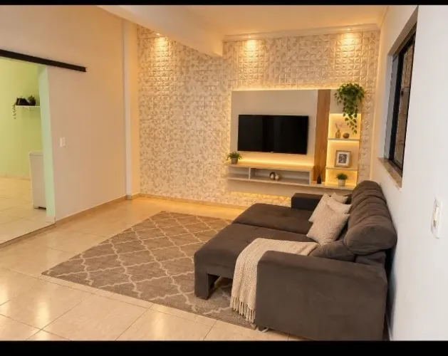 ALUGO LINDA CASA MOBILIADA BEM LOCALIZADA
