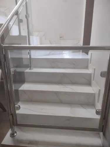 Portão de inox com vidro