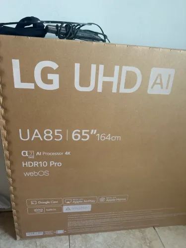 TV LG 65? para retirada de peças - Tela trincada