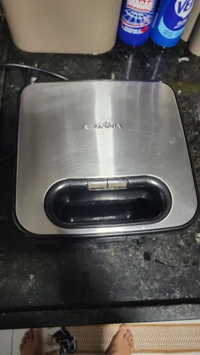 Sanduicheira e Grill Britânia 220V.<br><br>R$110,00