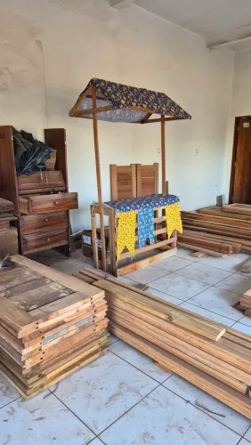 PORTAS, JANELAS, JOGOS DE MESA, CAIXILHOS, ETC