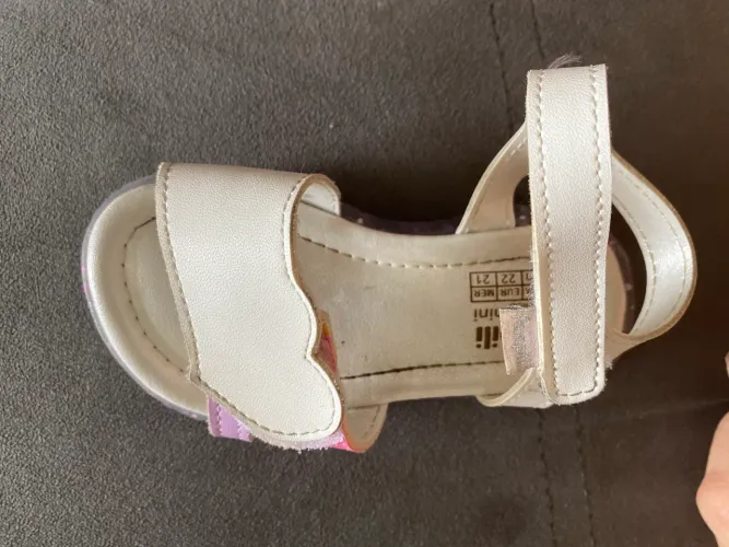 Sandália de Led Infantil Pampili Mini Coração Branca 757
