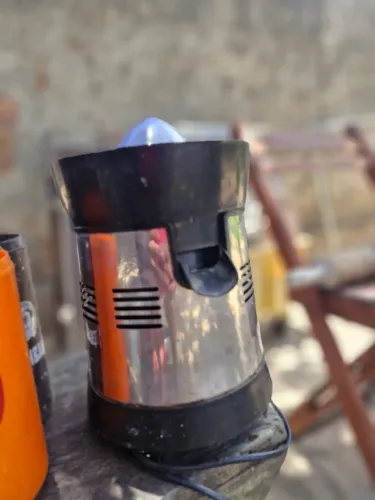 MÁQUINA DE ESPREMER LARANJA