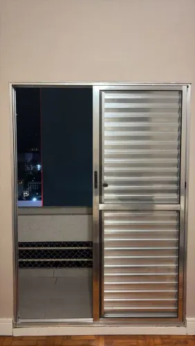 Porta balcão de correr 1,50x2,10 alumínio brilhante com fechadura