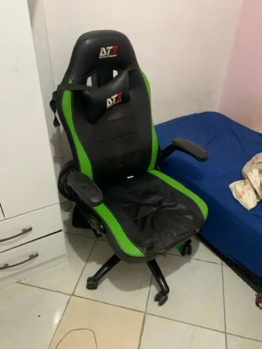 Cadeira gamer semi nova boa