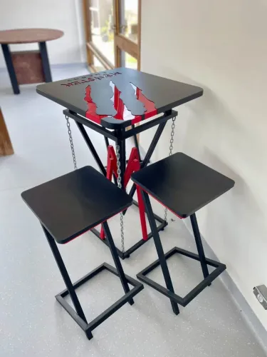 Mesa Bistrô, com 3 Banquetas, peça única e exclusiva, 65x65