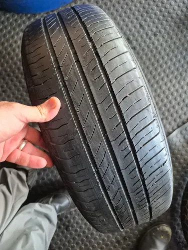 Um pneu 185/60/15 continental meia vida não reaberto (170 em 2× no ct