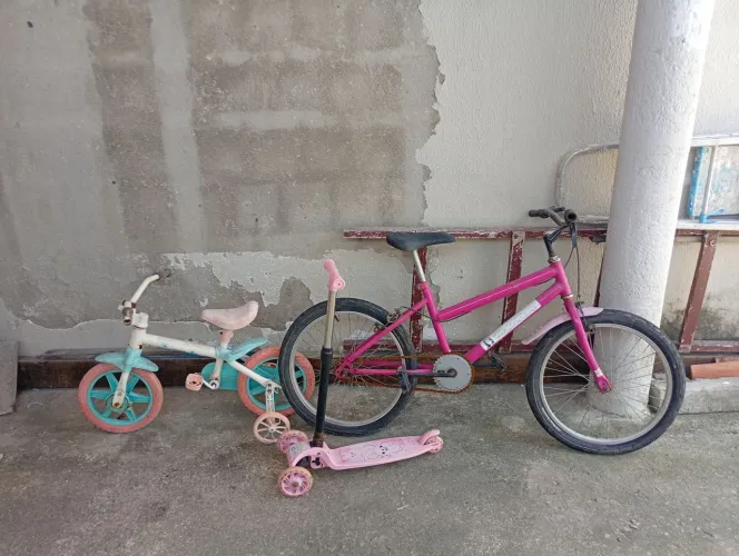 Vendo bicicletas e patinete usados os 3 por 150,00 reais em bom estado