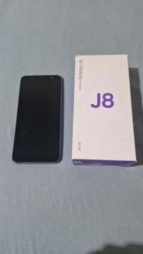 Samsung J8 + capas