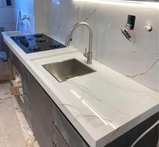 Bancada para Cozinha Planejada em Porcelanato | Sob Medida