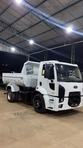 Caminhão ford cargo 1519 ano 2013