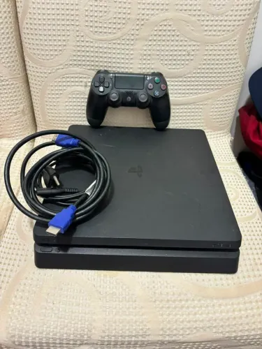 Playstation 4 slim
