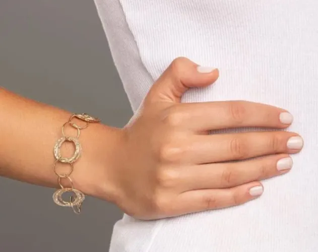 Linda Pulseira De Círculos Rommanel com Detalhes Vazados Fol. À Ouro 18k