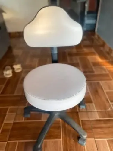 Cadeira giratória para estética