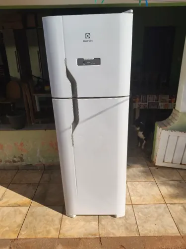 Geladeira Electrolux DFN41 Frost Free 371 Litros - 127Vq