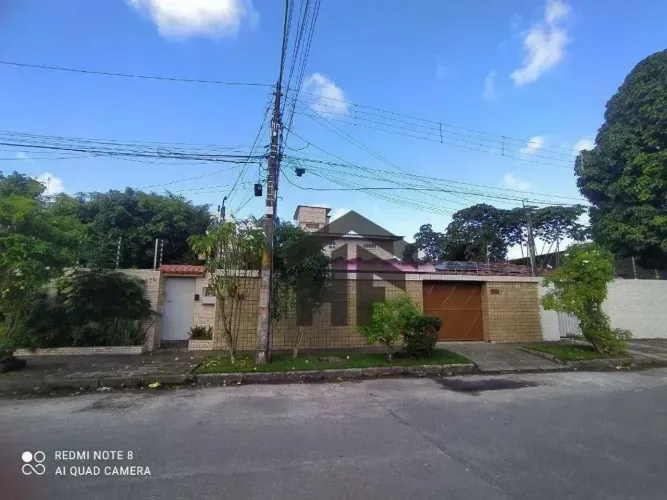 Casa de 171,73m² à venda, com 4 quartos (1 suíte), localizada em Engenho do Meio, Recife -