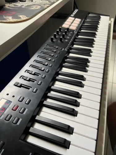 Teclado Controlador Midi M-audio Oxygen61 Com Pads