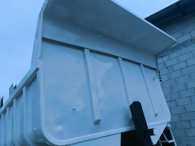 Trabalho com pintura e reforma de caçambas de caminhões em sua casa