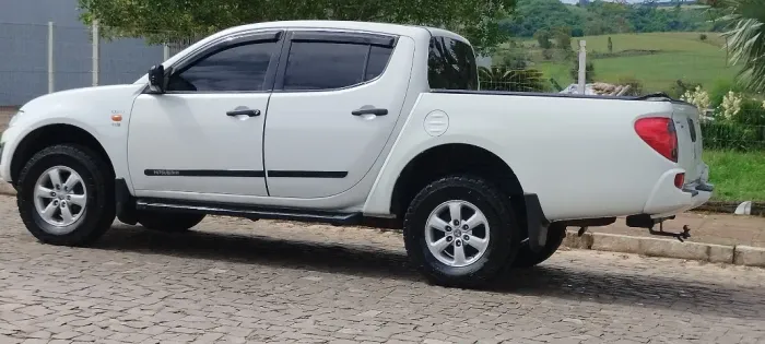 Mitsubishi L200 Triton GLX 3.2 CD TB Int.diesel MEC 2017