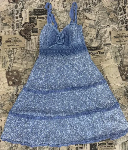 Vestido azul floral e curto | Estilo Praiano