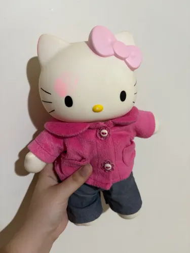 Hello Kitty boneca anos 2000