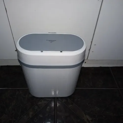 Lixeira Smart Slim com Sensor Inteligente e Tampa Automatica Usada