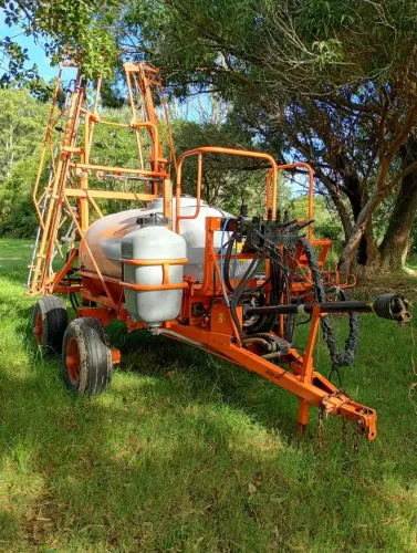 pulverizador jacto Coral 2000L barras AM 14