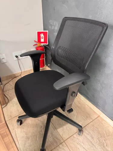 Cadeira de escritório flexform ergonômica