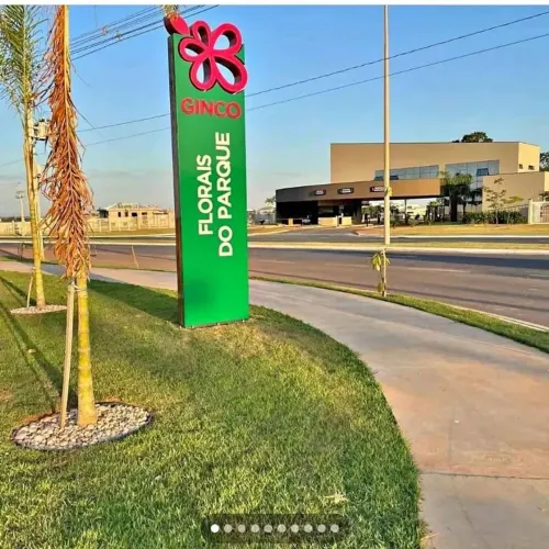 vendo lote maior de sobre esquina possui 351 metros excelente localização Cuiabá - MT