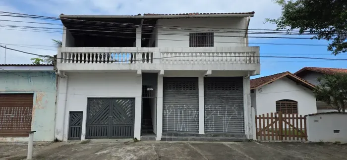 Casa com Salão Comercial em Avenida em Itanhaém Litoral Sul de SP