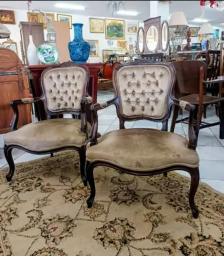 Par de Poltronas estilo Luis XV clássicas