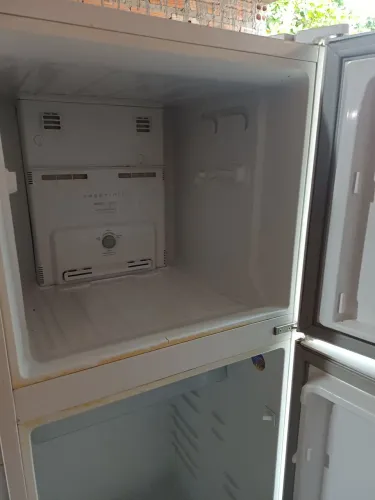 Vende-se Geladeira