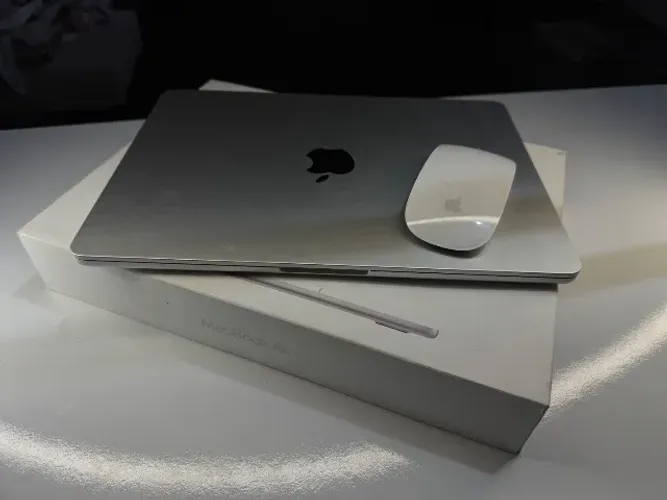 MacBook Air 2025 + Magic Mouse
