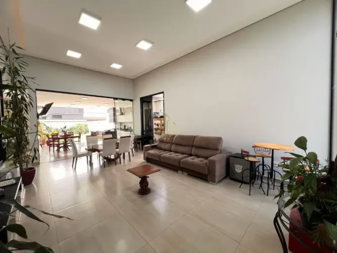 Casa Térrea no Condomínio Colinas com 3 suítes à venda, 210m²