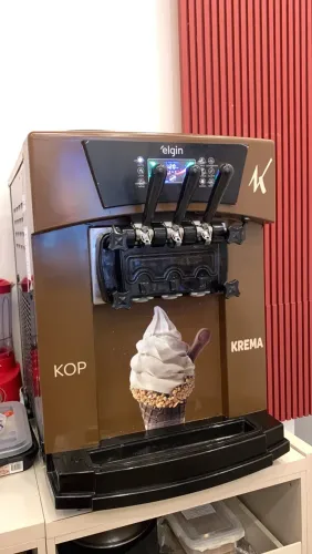 Vendo máquina sorvete três sabores