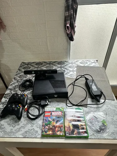 Vendo video game xbox 360 completinho! , mais informações vem pv