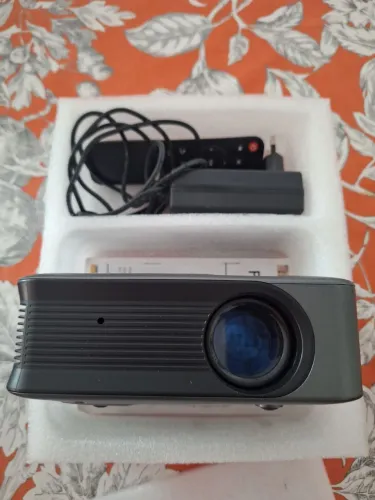 Mini Projetor AUN A30 para assistir jogos e filmes 