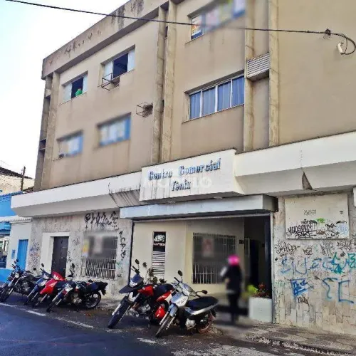 Sala comercial disponível para locação no Centro.