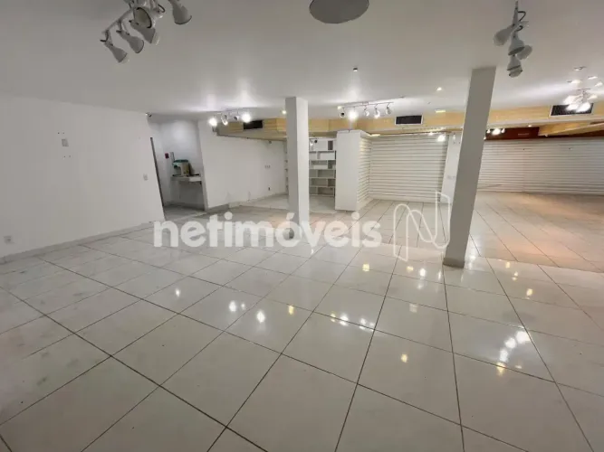 Loja com Mezanino 380m²; Linear mais 260m²; Mezanino.