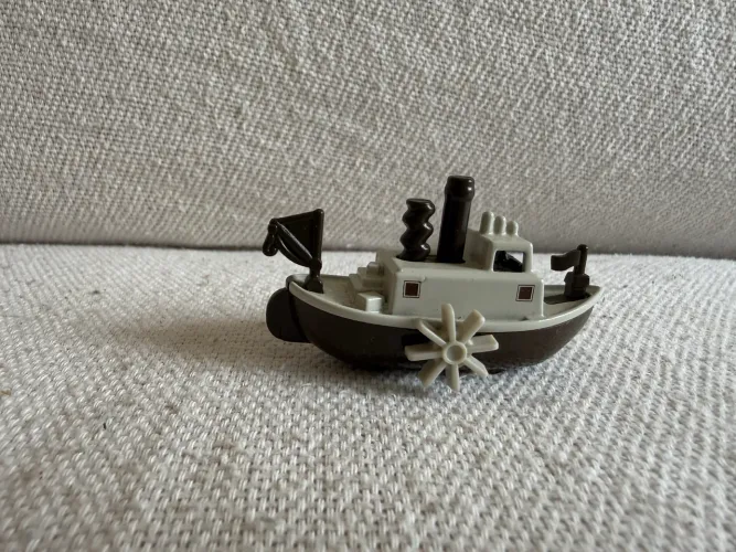 Carrinho Hot Wheels barco Mickey Mouse