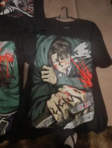 Camiseta levi attack on titan ikaricorp