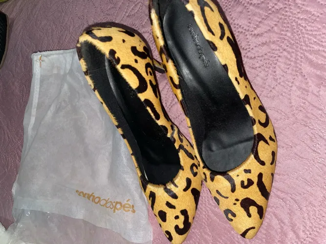 Scarpin onça TAM 37 nunca usado
