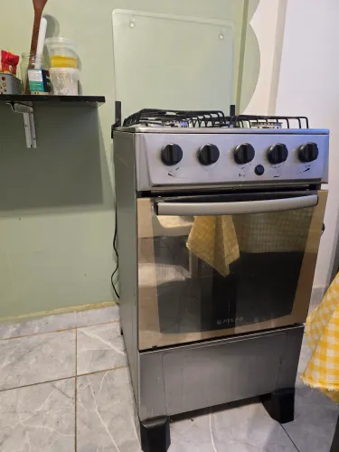 Vendo: Fogão, Mesa e cama