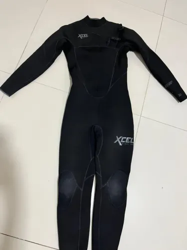 Roupa de borracha infantil