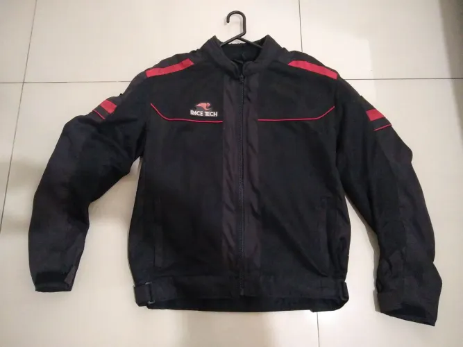 Jaqueta Motociclista Race Tech Summer. Ventilada, excelente estado. Para pessoas altas