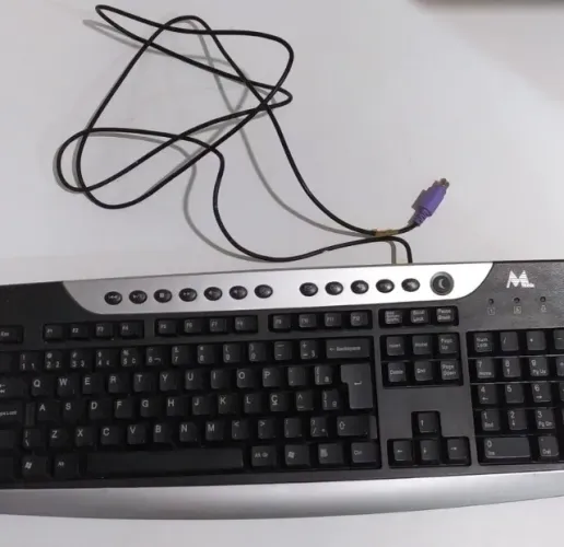 Teclado Multimídia Maxxtro Com Fio USB Para PC Preto e Prata