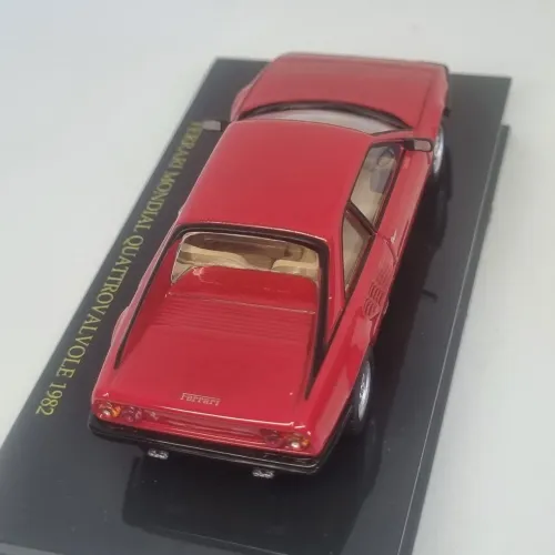 Ferrari Mondial miniatura escala 1:43
